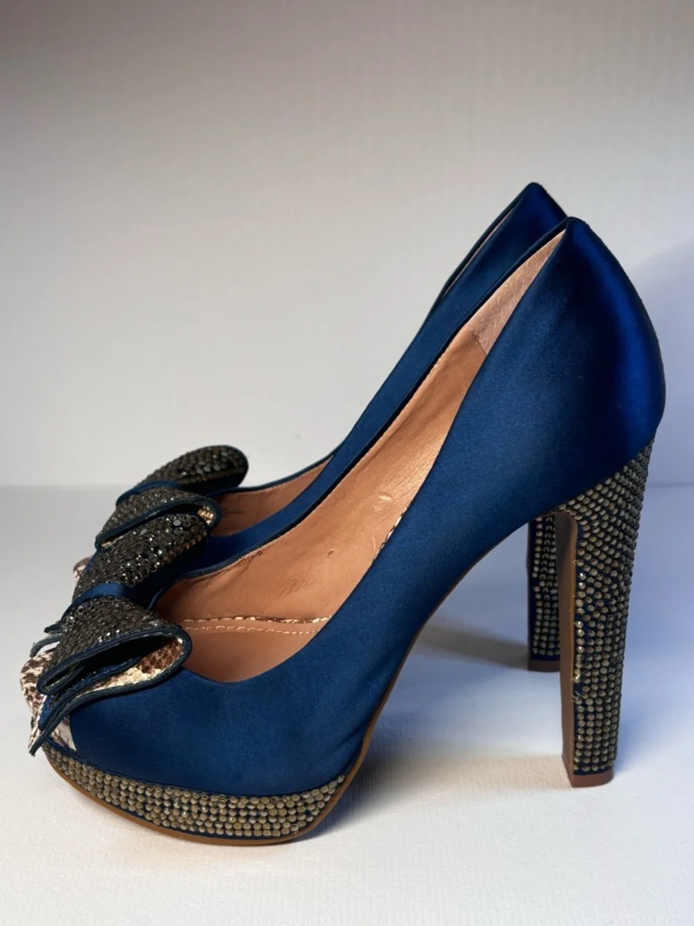 Vince Camuto Teal Blue Satin Rhinestone Bow Peep Toe Heels 6B Statement Pumps